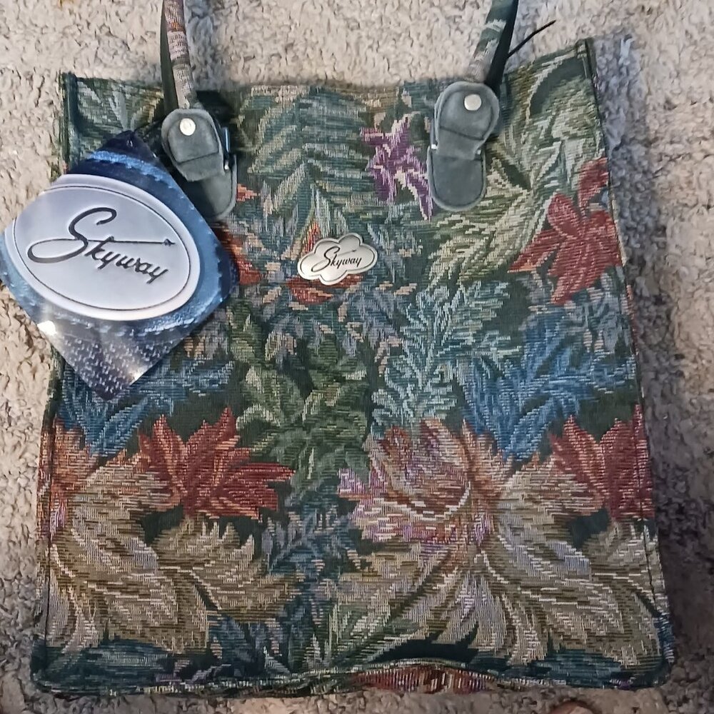 Women’s Vintage Floral Tapestry Skyway Shoulder Travel Bag